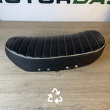D'occasion - selle Dax avec bordure blanche pour les modèles 2,5 et 3,5 litres