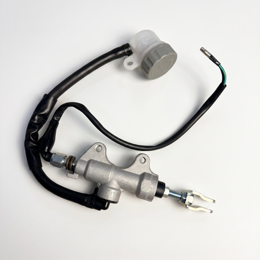 Hydraulische rempomp met apart remvloeistofreservoir
